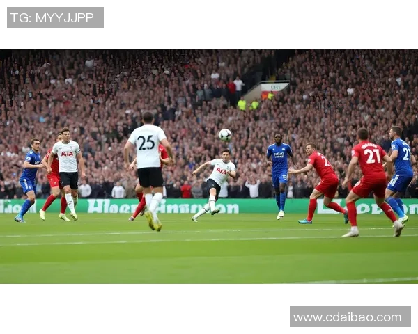 围绕足球队当家球星带队拼搏展现绿茵场上无与伦比的核心力量